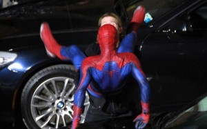 Andrew Garfield asegura que no uso nada de nada debajo del traje de Spiderman
