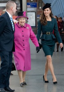 duquesa de Cambridge reina Isabel II