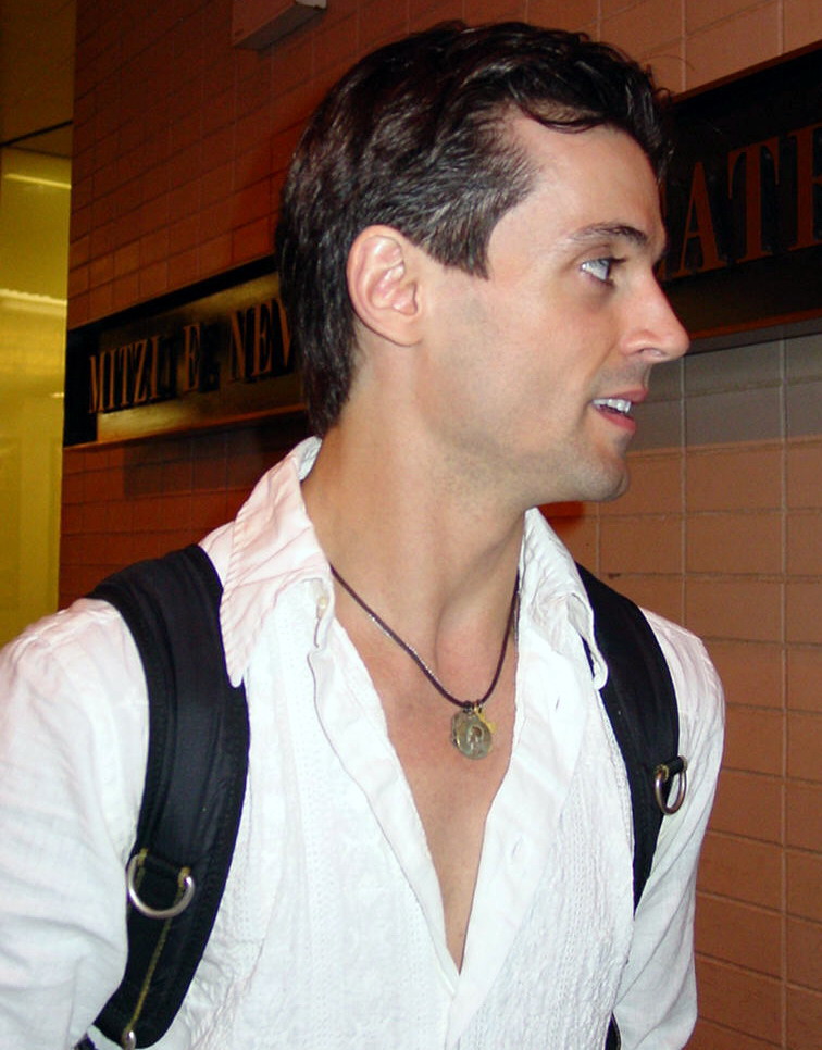 Ángel Corella, bailarín y director de danza clásica, en un backstage
